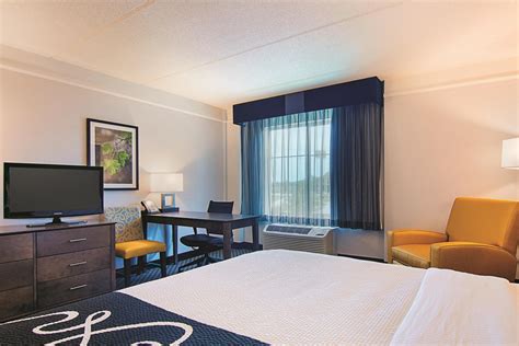 Hotel Rooms & Suites in Shreveport, LA .